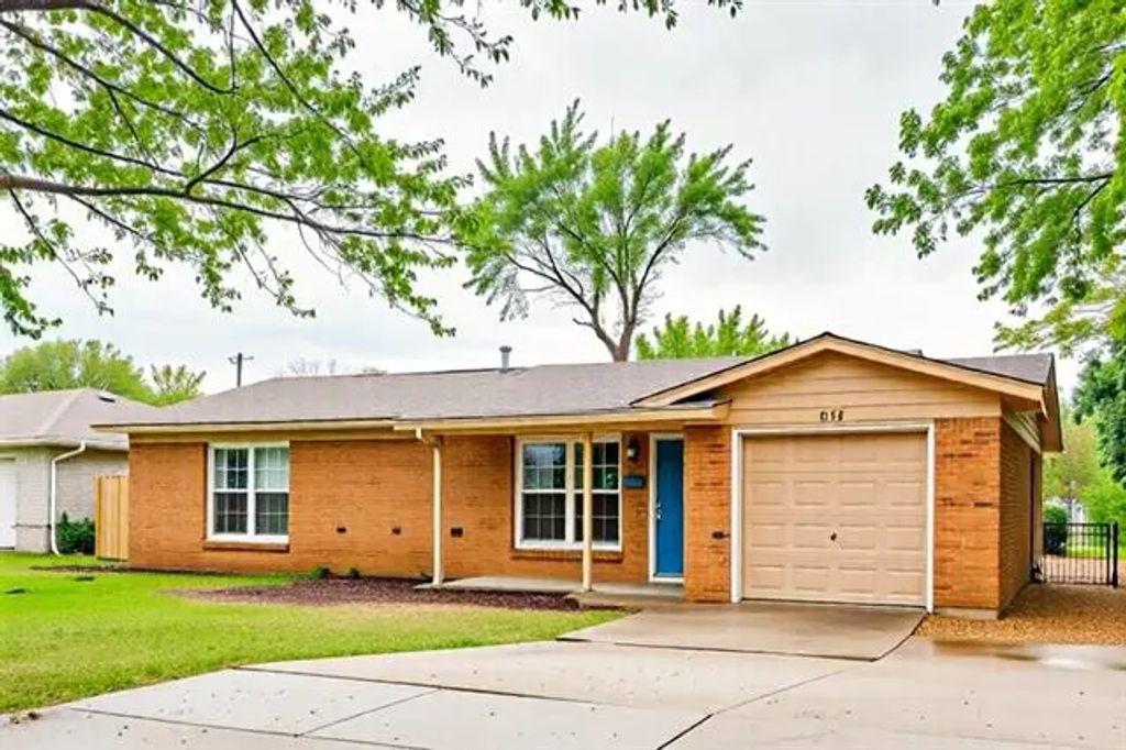 1230 Bellaire Drive, Grapevine