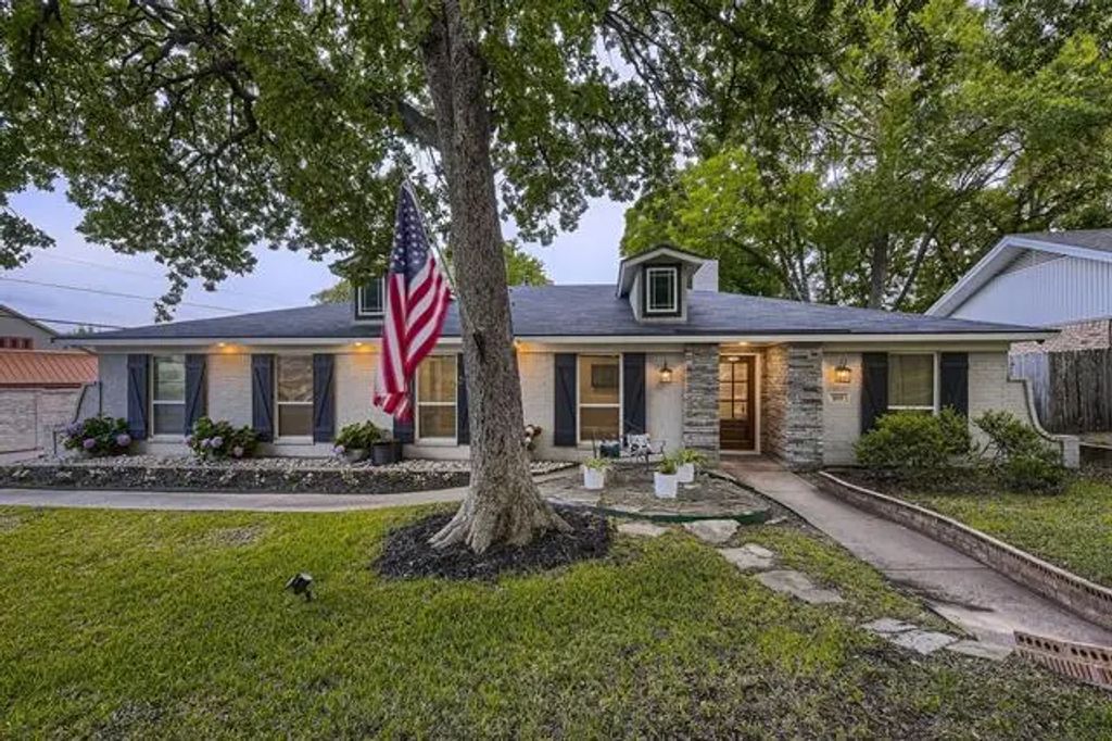 809 Wheelwood Drive, Hurst
