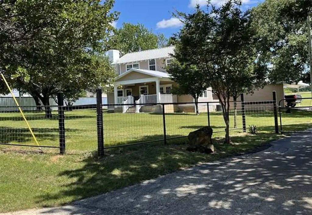 2620 County Road 1102, Grandview