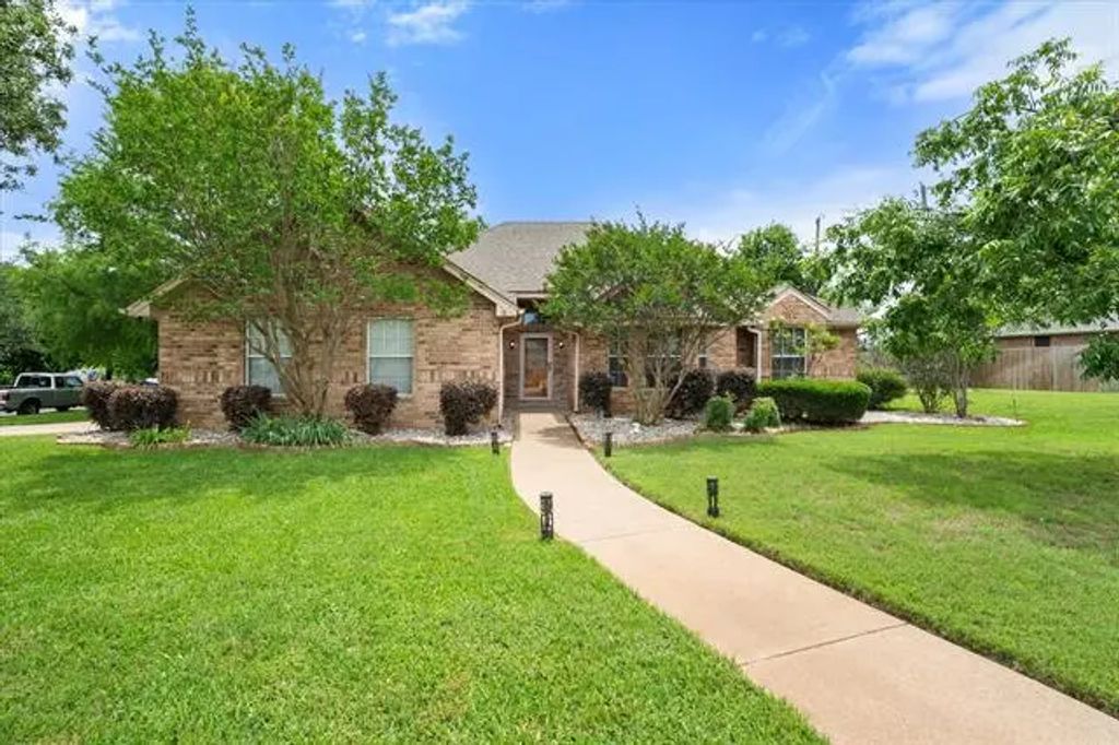 1601 Browning Lane, Cleburne