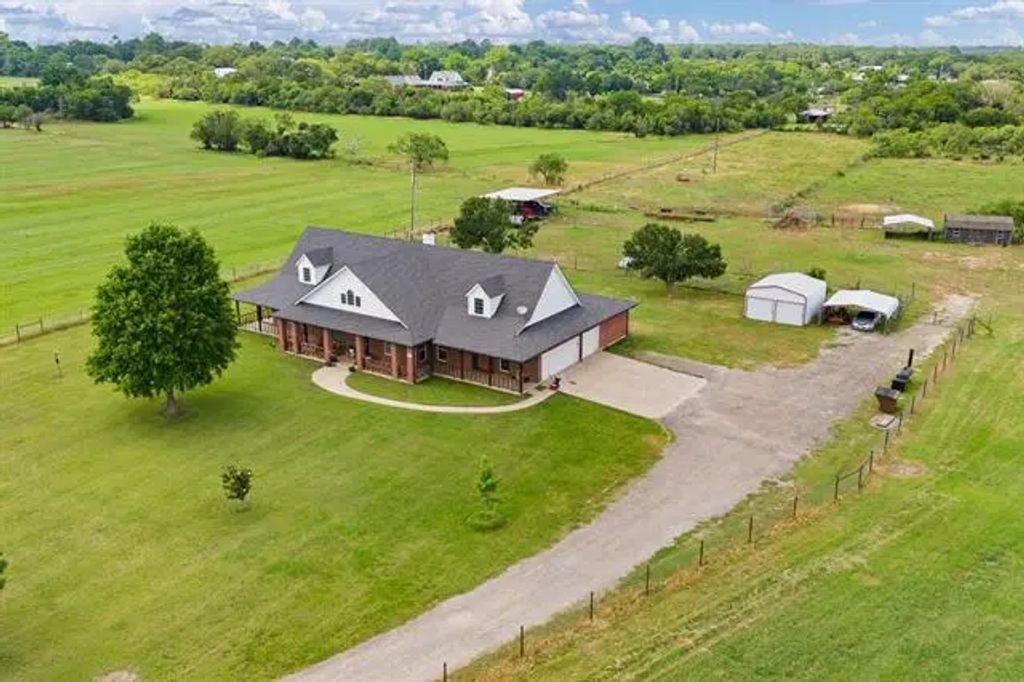 649 Arrowhead Road, Cleburne