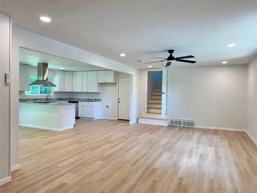 1421 S Scullin Avenue, Denison