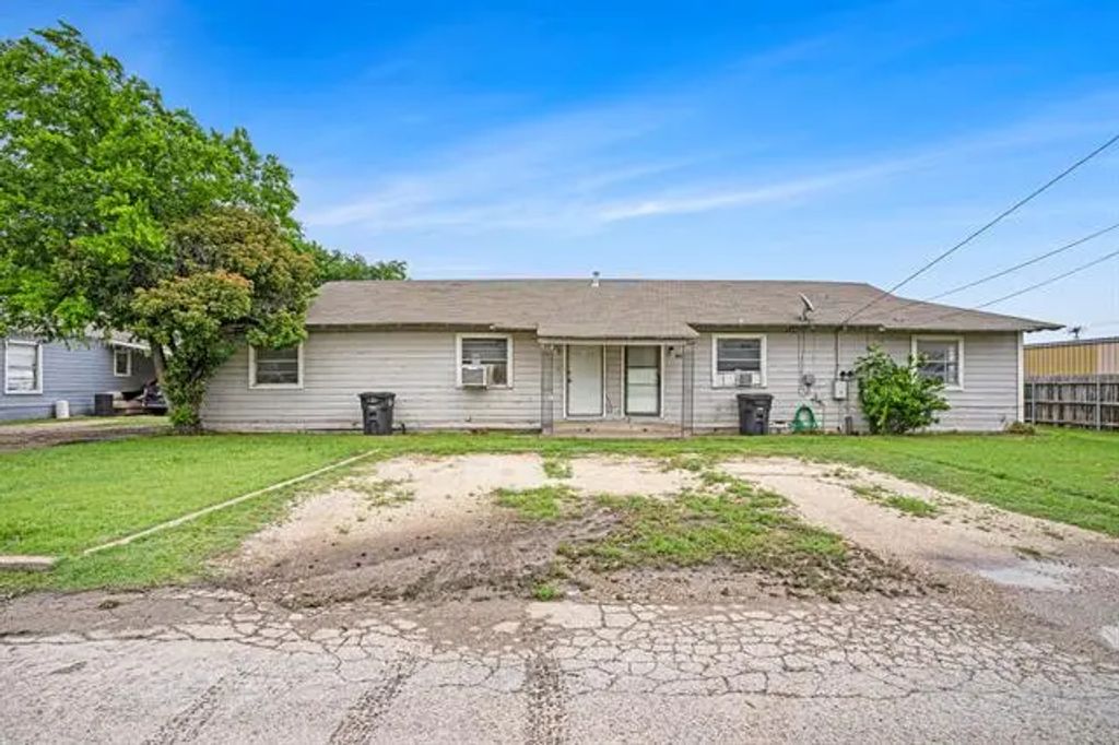 1708 Redwood Drive 1706, Cleburne