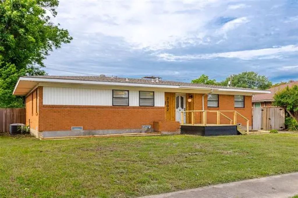 2302 Mockingbird Lane, Garland