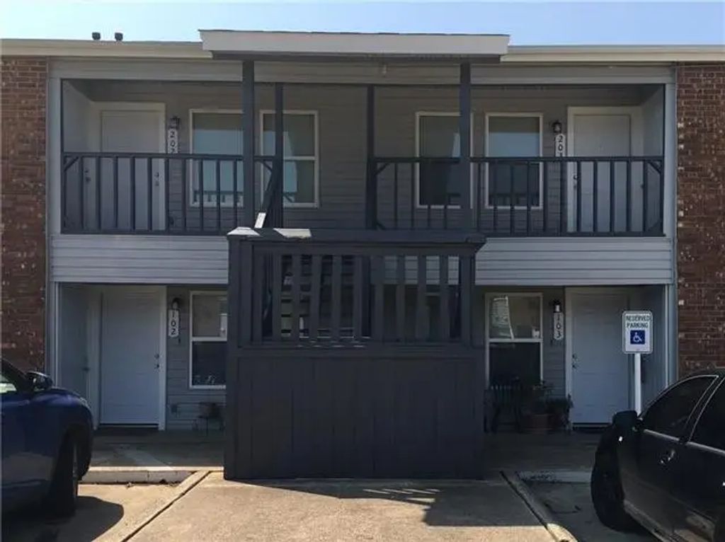 327 3rd Street 104, Grand Prairie