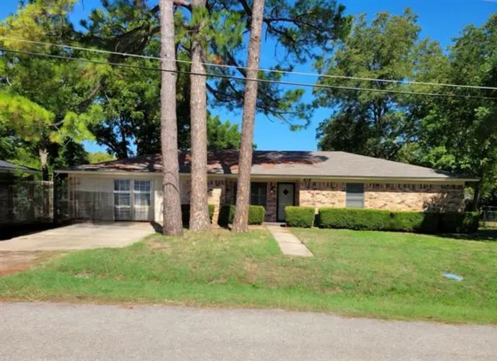 616 E Main Street, Pilot Point