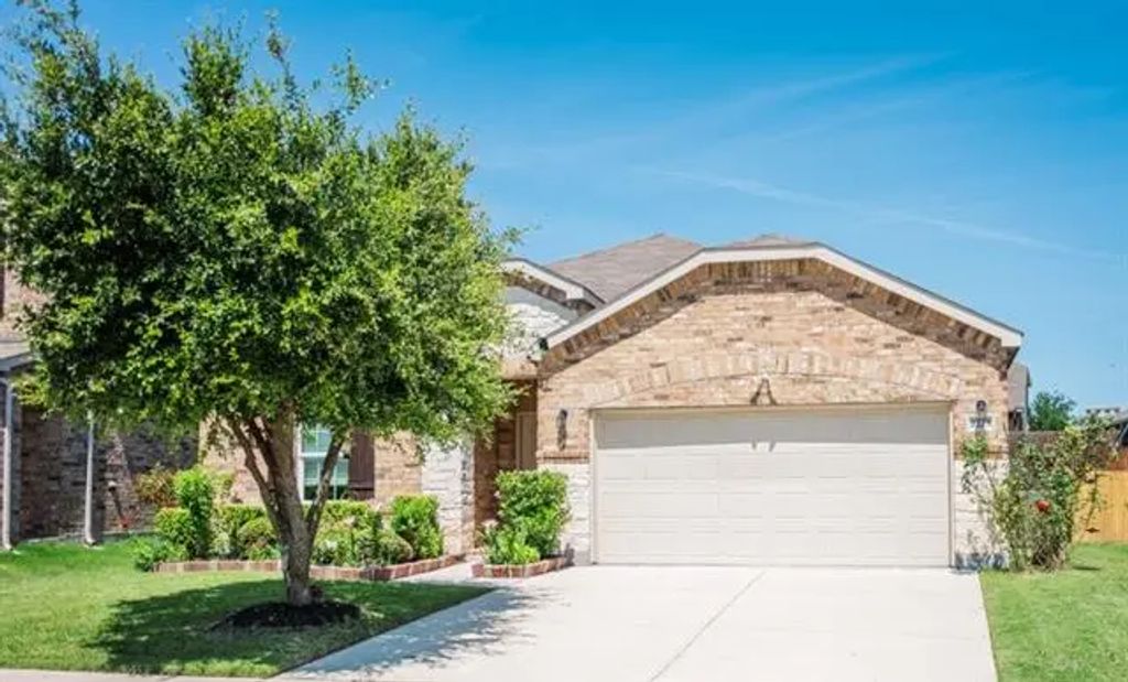 2225 Bernese Lane, Fort Worth