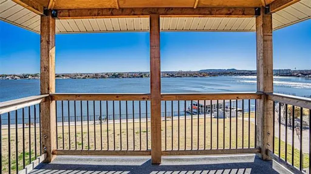 105 W Doyle Street 17, Granbury
