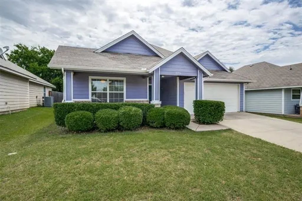 2216 Arrowhead Drive, Denton
