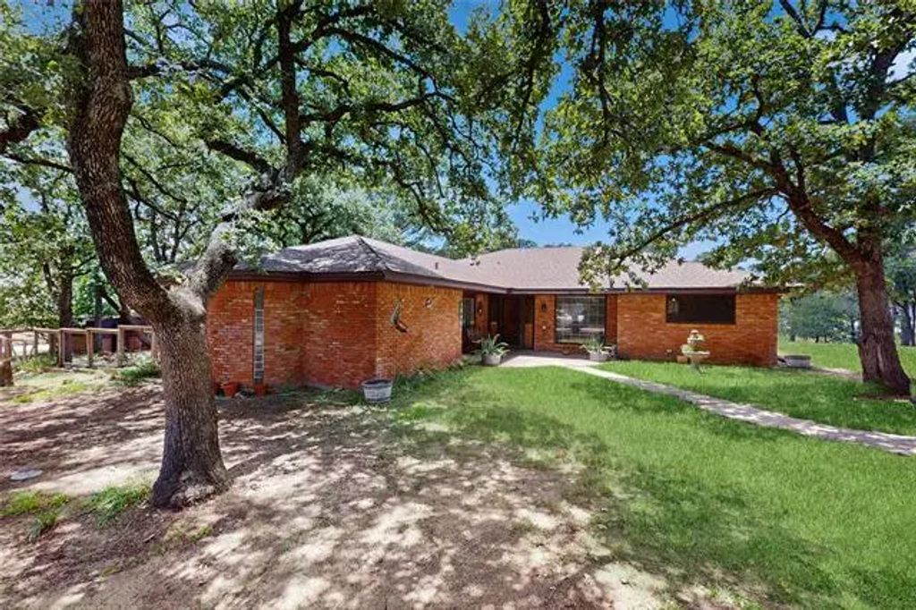 1004 League Road, Lewisville