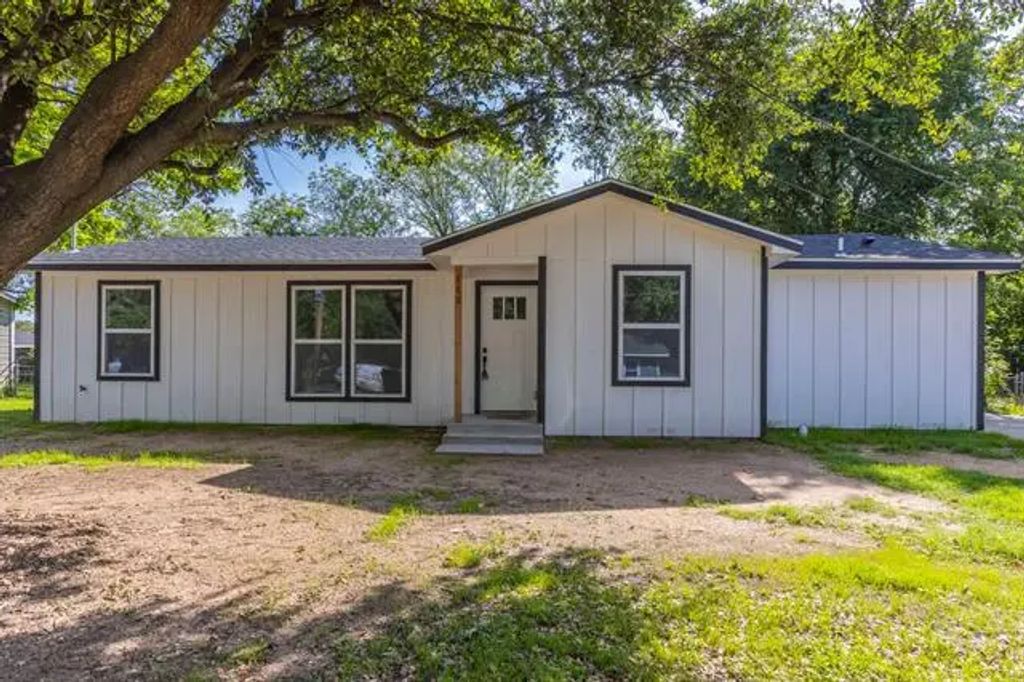 112 S Lakeview Drive, Lacy Lakeview