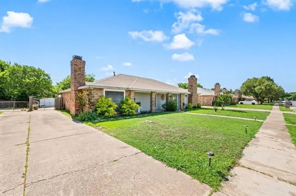 5714 Westchase Drive, North Richland Hills