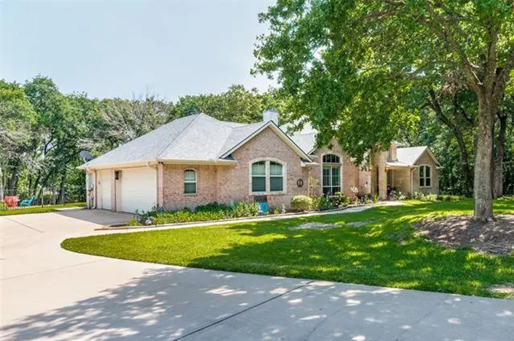 4401 Oak Shores Circle, Cross Roads