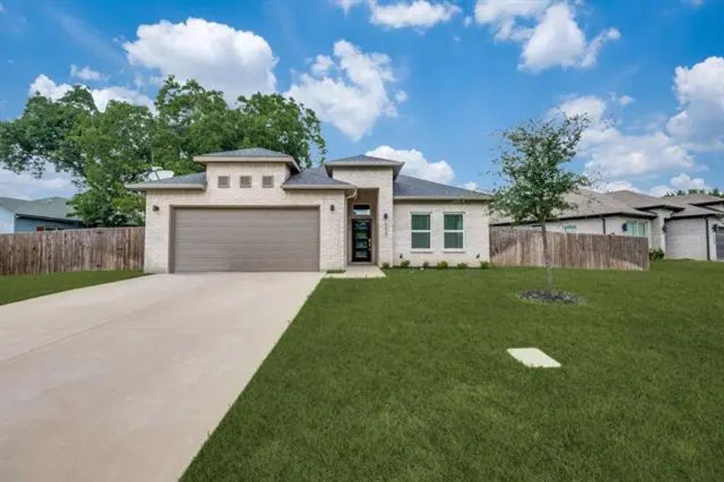 5567 Butternut Street, Dallas