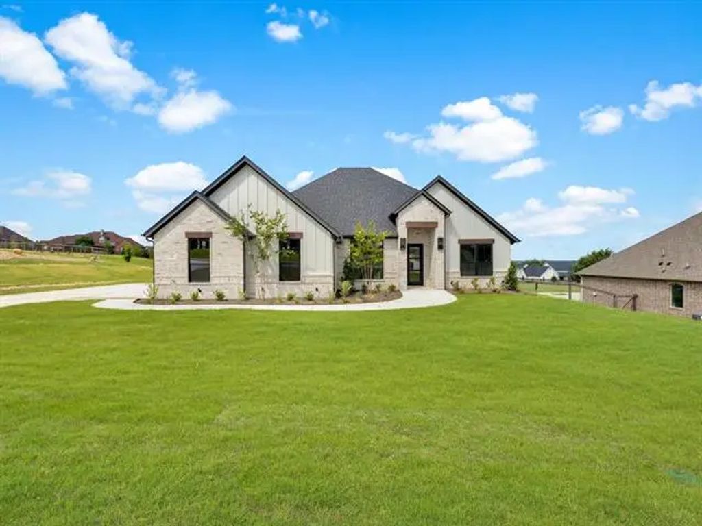 213 Martin Drive, Granbury