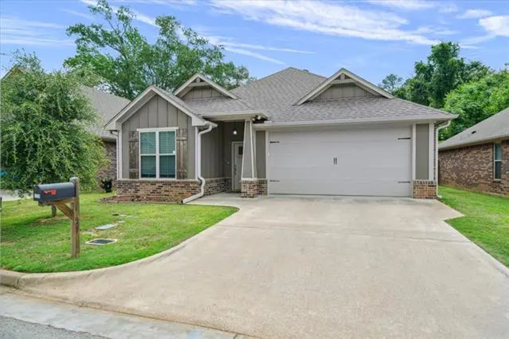 2939 Meadow Brook Trail, Tyler
