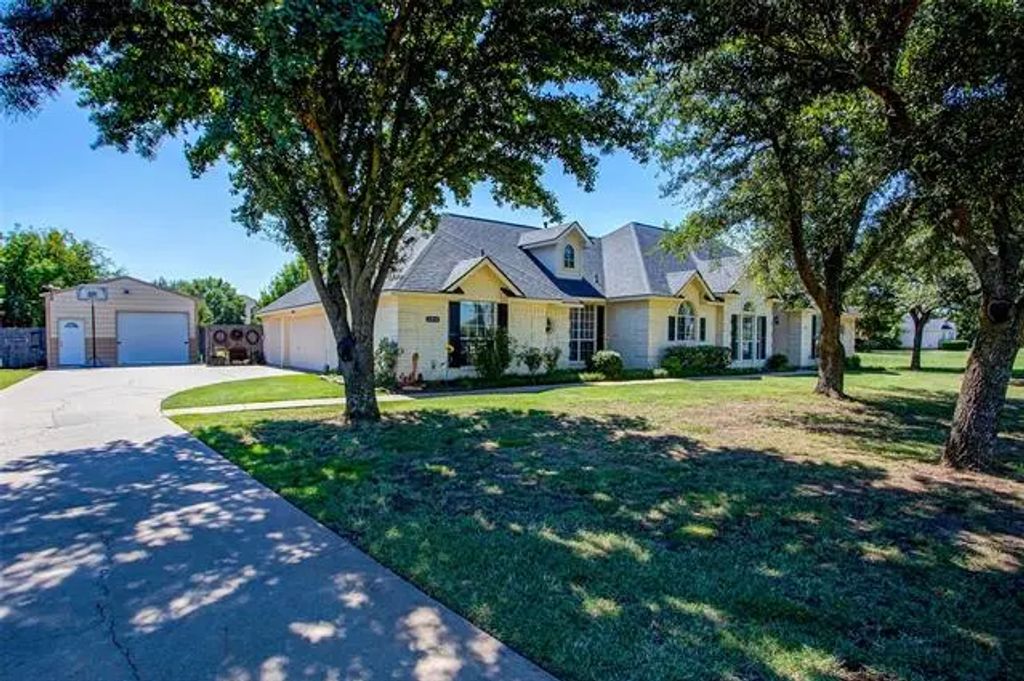 2909 Fm 1187, Crowley