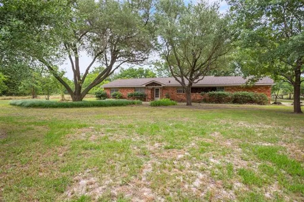 3307 County Road 2176, Greenville