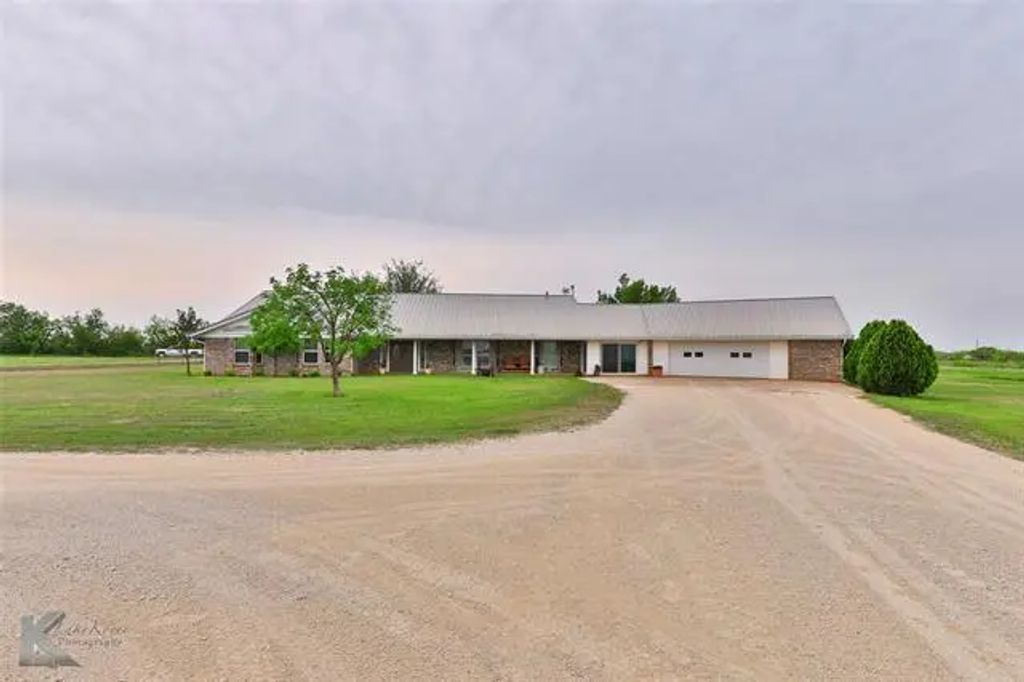 133 County Road 143, Lawn