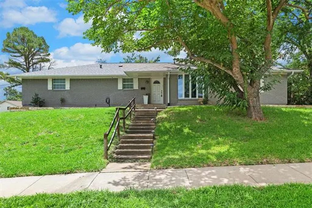 3806 Rainier Street, Irving