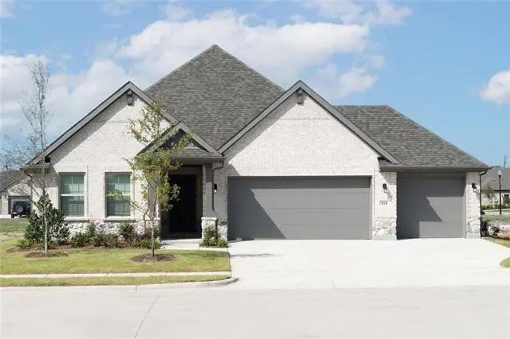 104 National Court, Forney