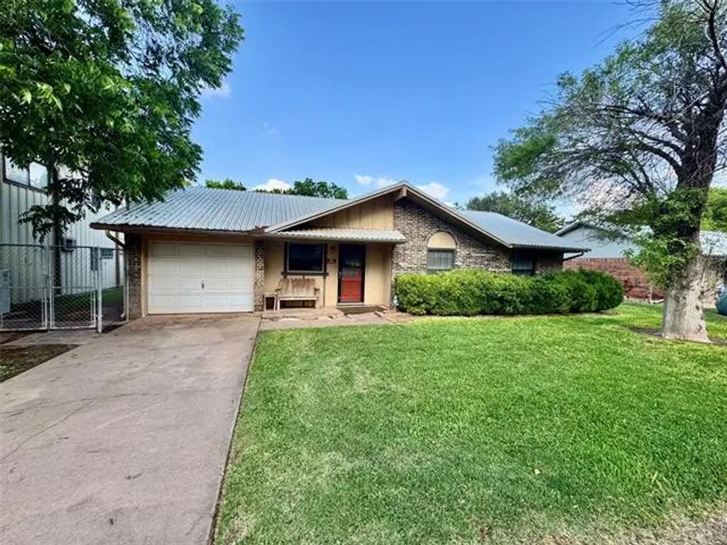225 N West Street, Buffalo Gap