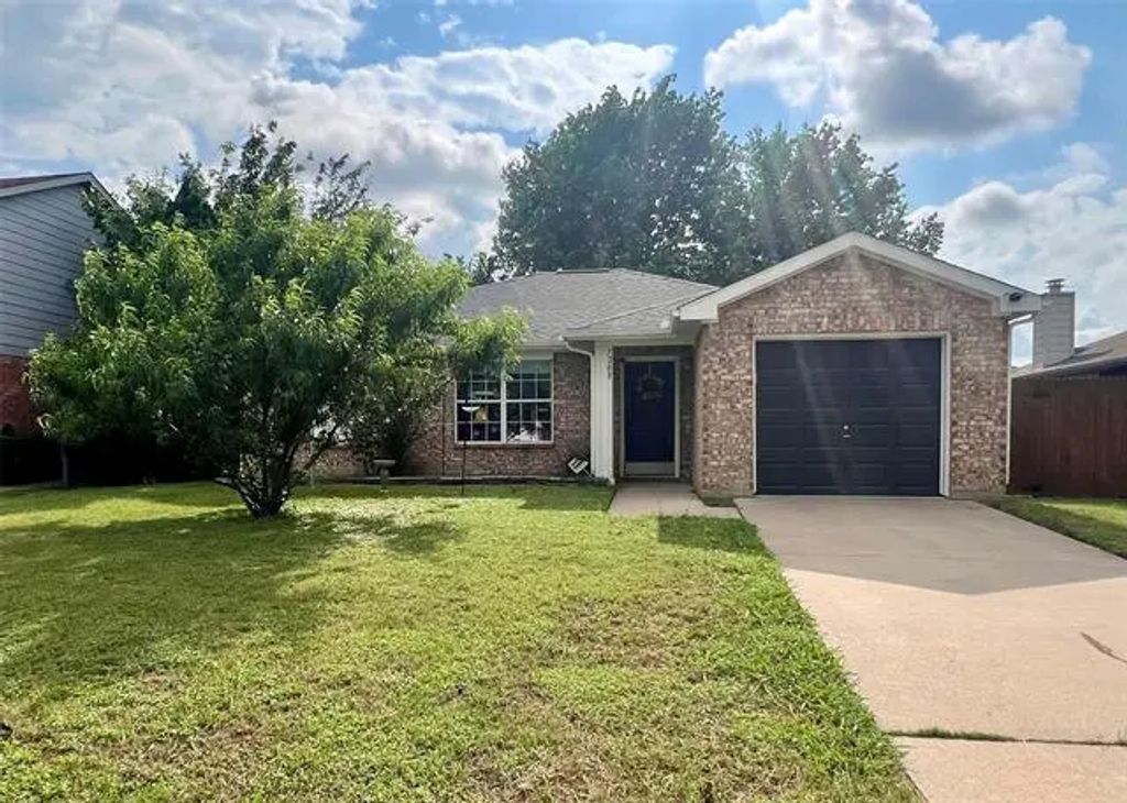 7208 Autumn Run Drive, Forest Hill