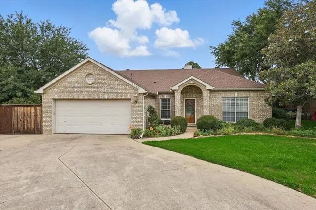 1716 Fuqua Drive, Flower Mound