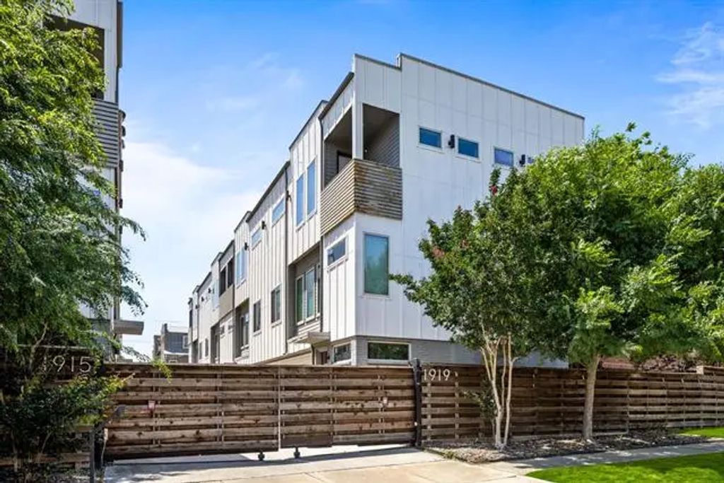 1919 Summit Avenue 2, Dallas
