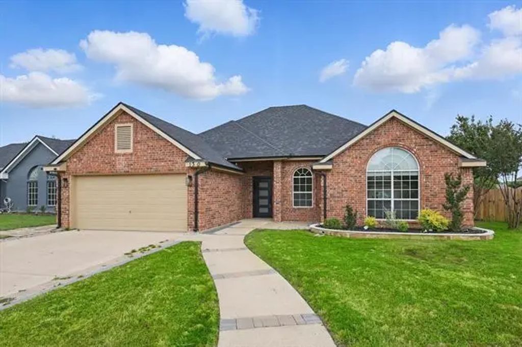 130 N Point Drive, Krum