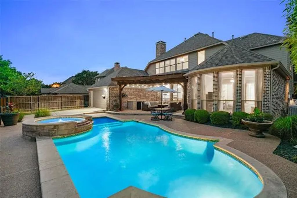 1229 Comanche Dr, Allen