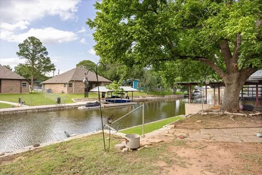 4318 Elmwood Court, Granbury