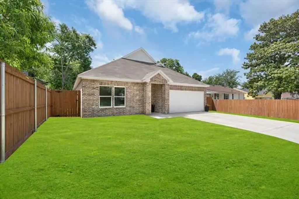 1722 Marfa Avenue, Dallas