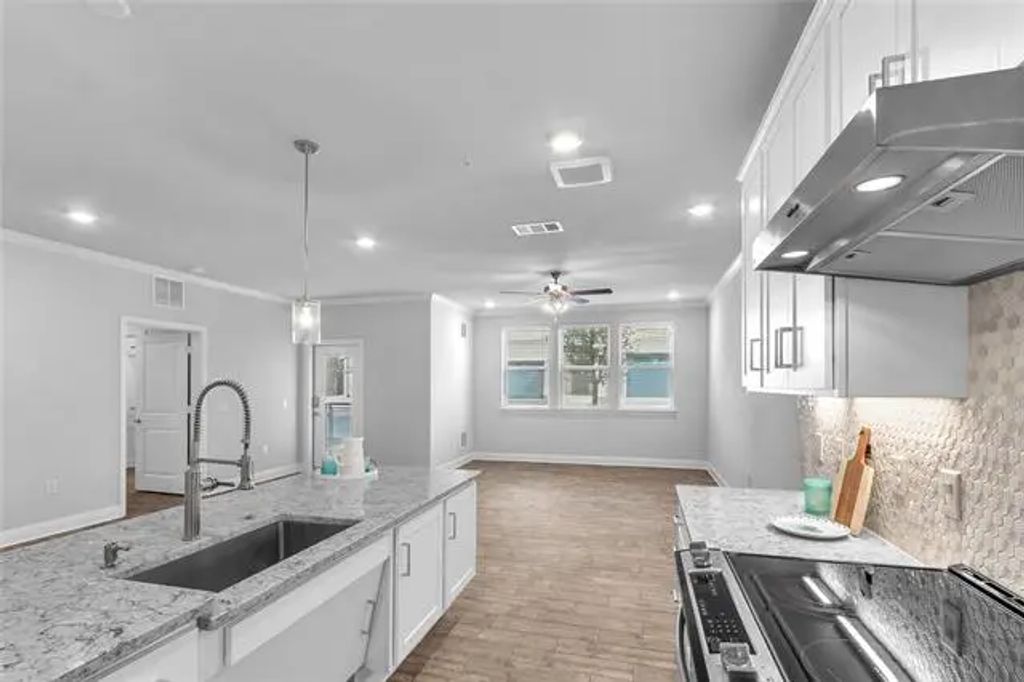 651 N Watters Road 8107, Allen