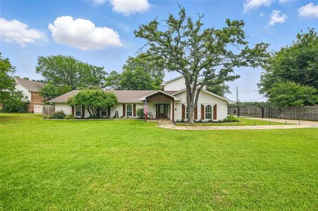 7400 John Mccain, Colleyville