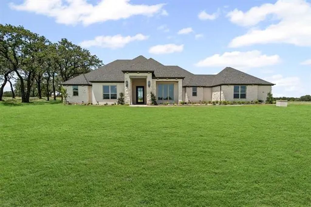 548 Royal Santana Run, Weatherford
