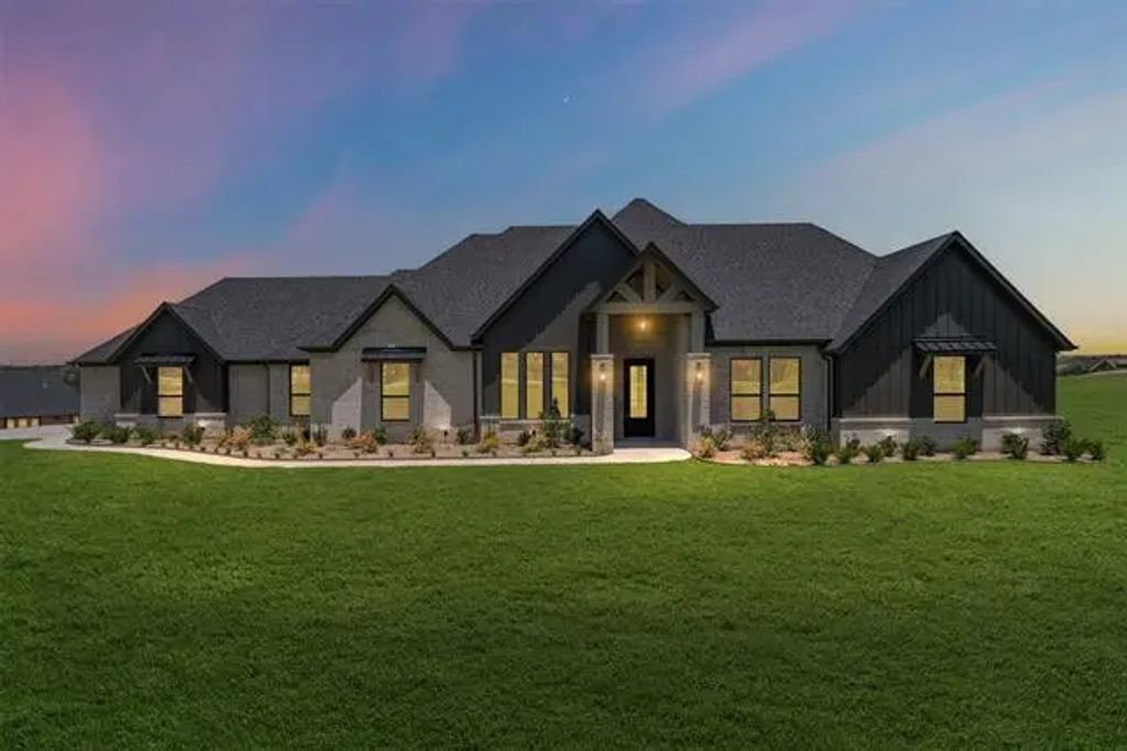 432 Royal Santana Run, Weatherford