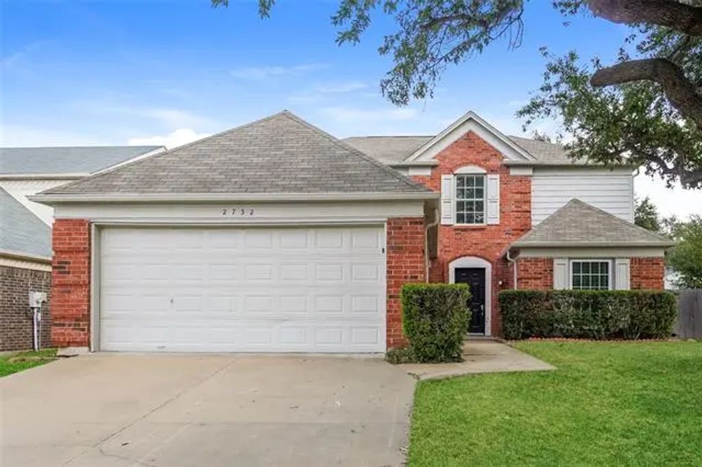 2732 Country Creek Lane, Fort Worth