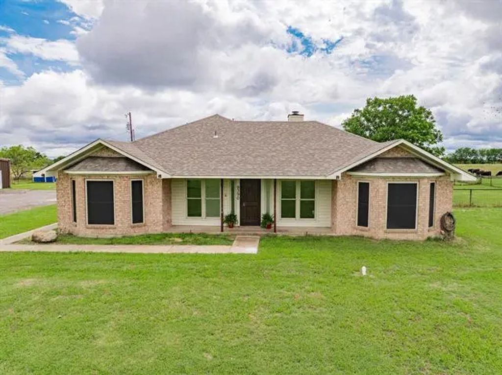 9390 Adams Street, Terrell