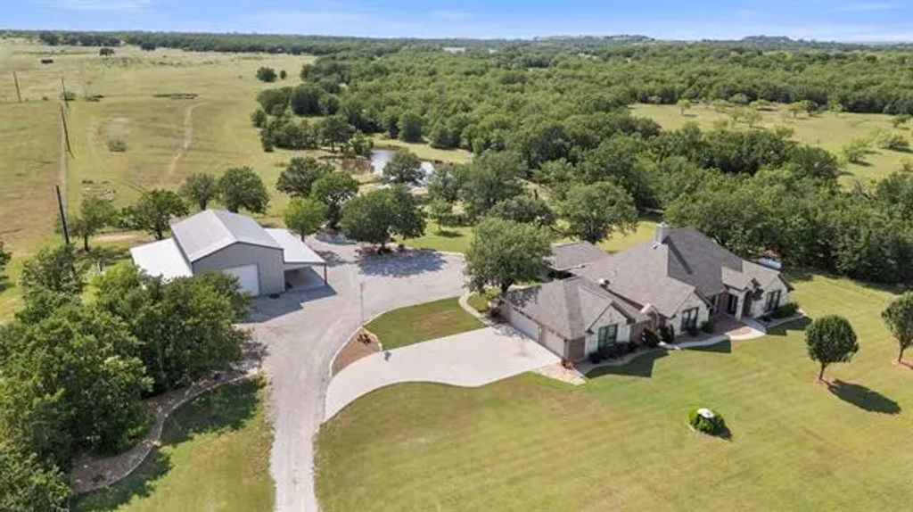 225 County Road 3525, Paradise
