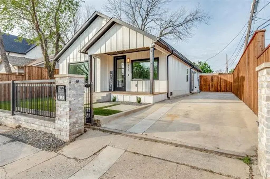 211 S Garrett Avenue, Dallas