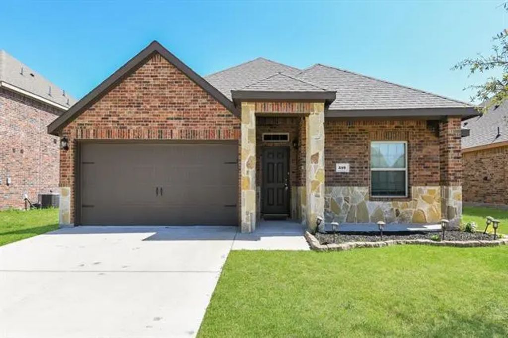 546 Clearlake Drive, Waxahachie