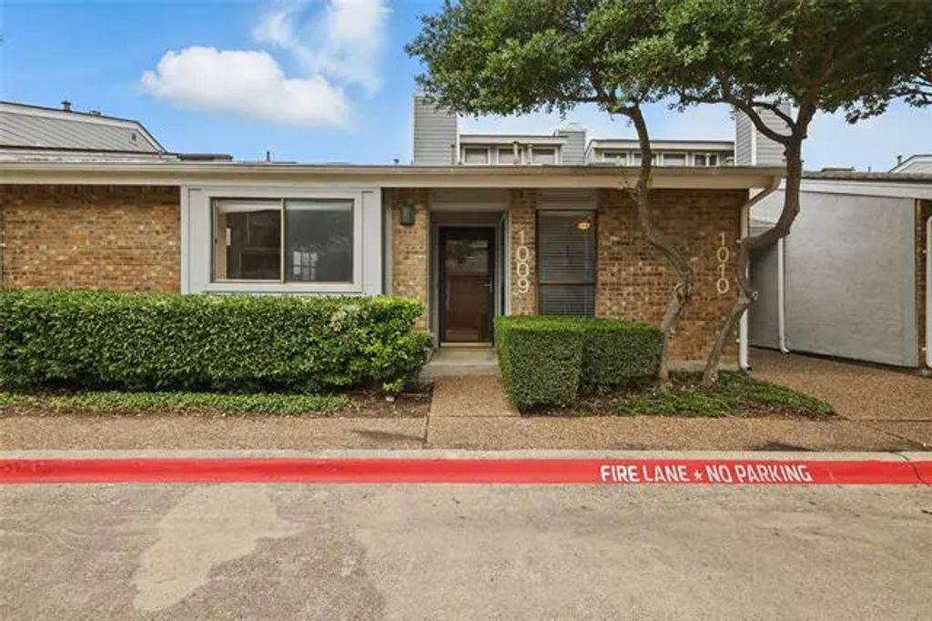 17490 Meandering Way 1009, Dallas