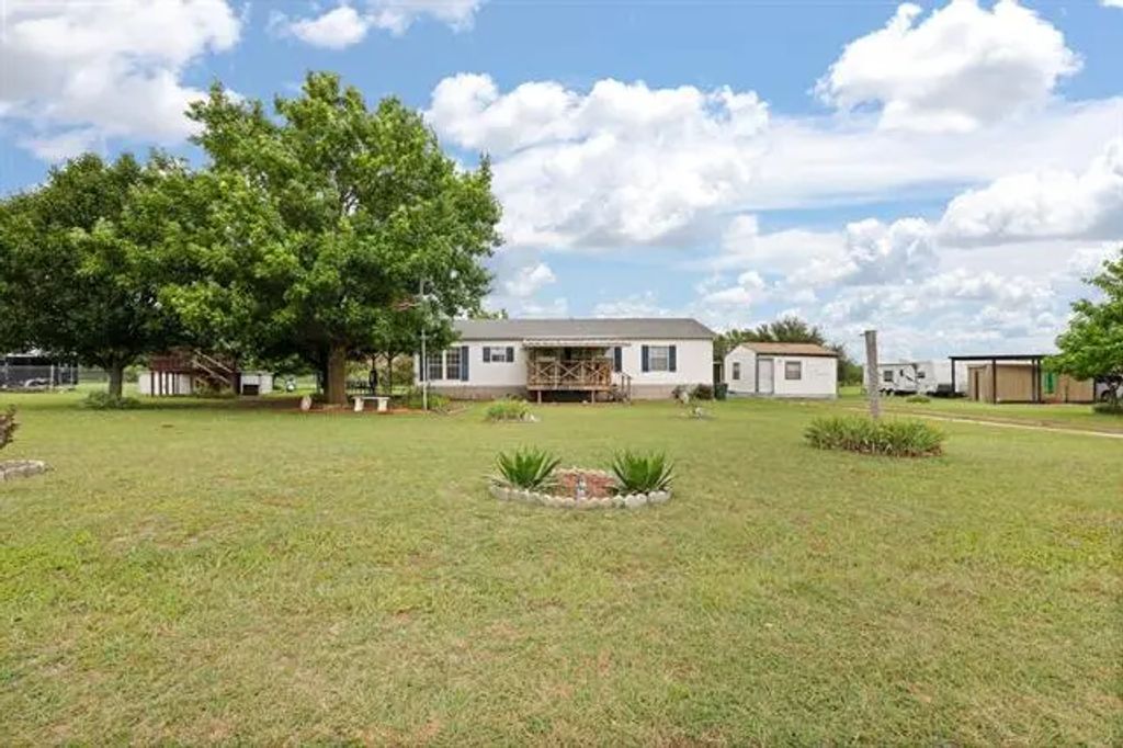 3520 Mustang Grape Lane, Joshua