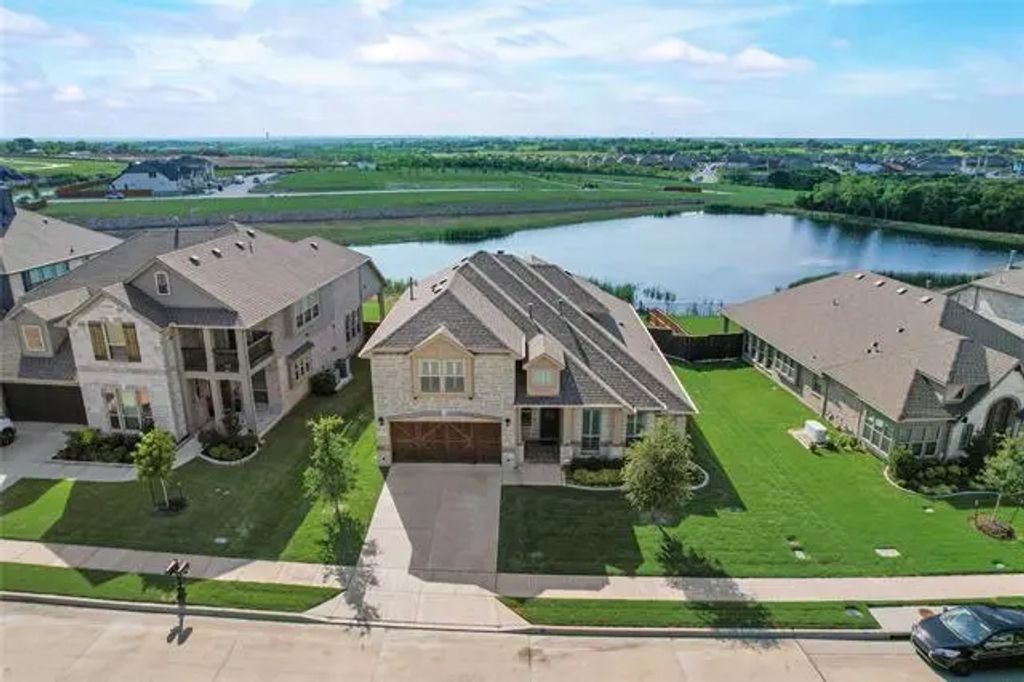 1207 Glasbury Glen Way, Forney