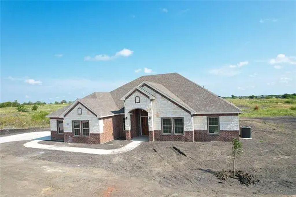 355 Gentry Road, Ennis