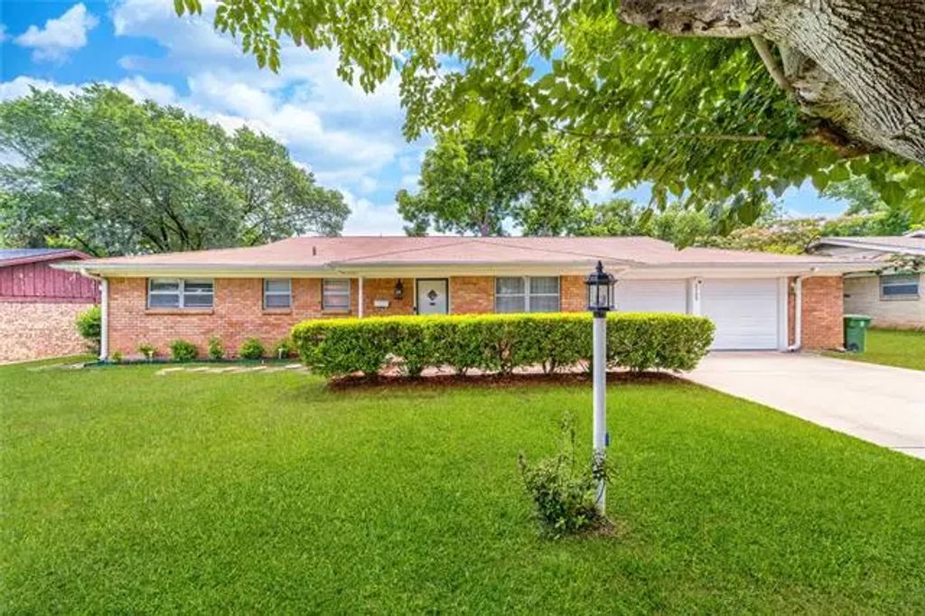 6708 Karen Drive, North Richland Hills