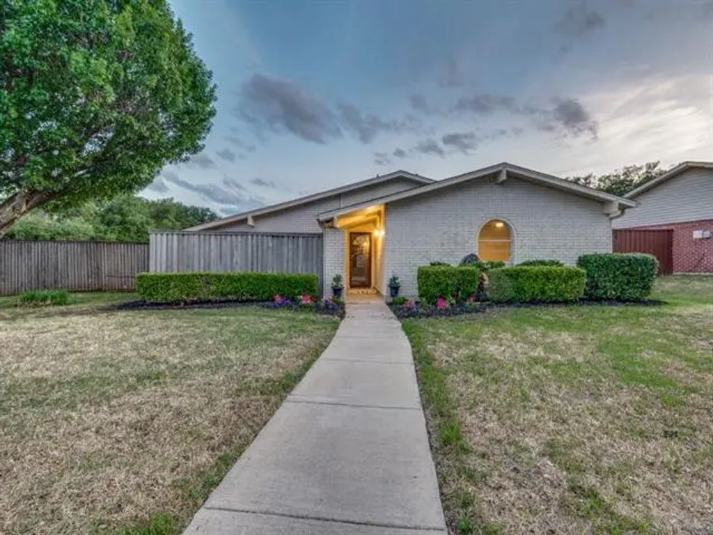 3101 Oak Hill Road, Carrollton