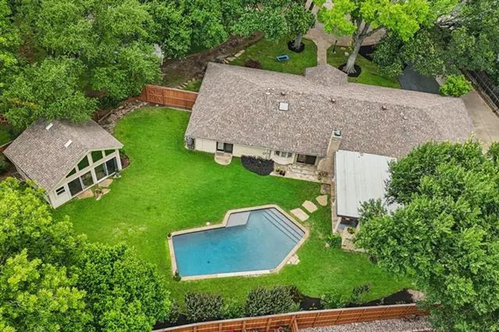 6942 Desco Place, Dallas