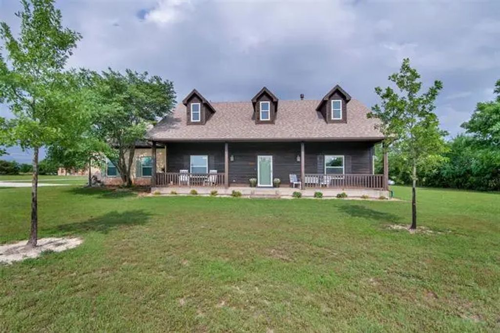 8785 S State Highway 78, Leonard
